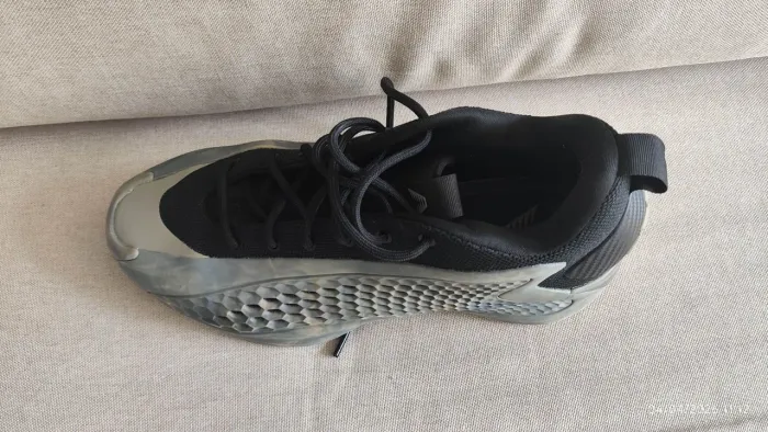 Vendo tênis de basquete Adidas Low novo na caixa tamanho 41