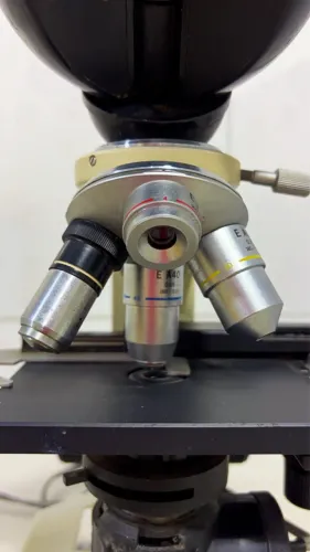 Microscópio Olympus CH-2/CHT Binocular - 4 Objetivas 