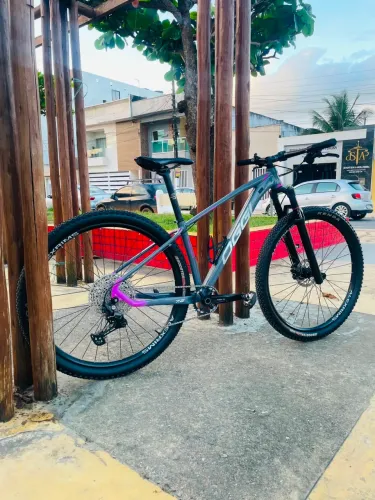 Bicicleta OGGI 7.2 Aro 29 Tamanho 15 kit de 12 V e freio Shimano
