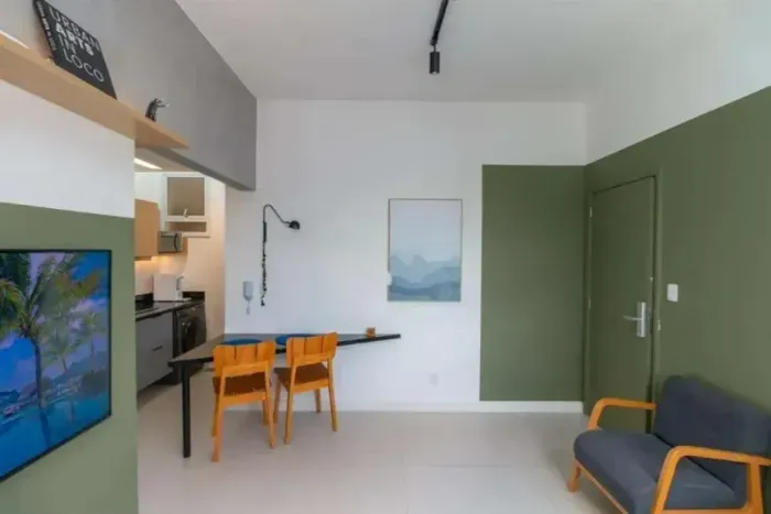 Cobertura para venda possui 50m2 - quarto e sala, com dependência, em Catete - Rio de Jane