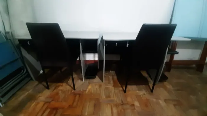Mesas e cadeiras para escritório 