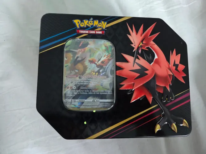Lata Realeza Absoluta - Zapdos de Galar