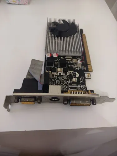 Placa de vídeo PCI express 8400 GS 512 MB