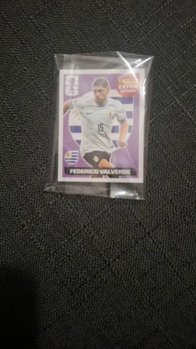 Figurinha da copa do mundo de 2026 do Frederico Valverde (extra stick roxa)