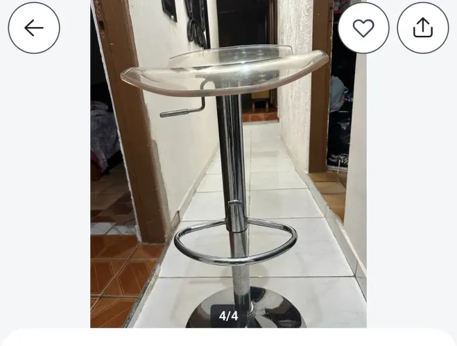 Cadeira de vidro e inox aceito troca por anel de prata ou colar gargantilha.