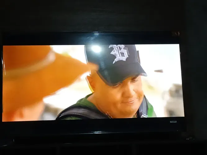 TV 4k tela de 50 zerado no plástico 
