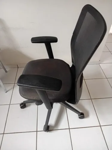 Cadeira Tecton All Black - R$ 900