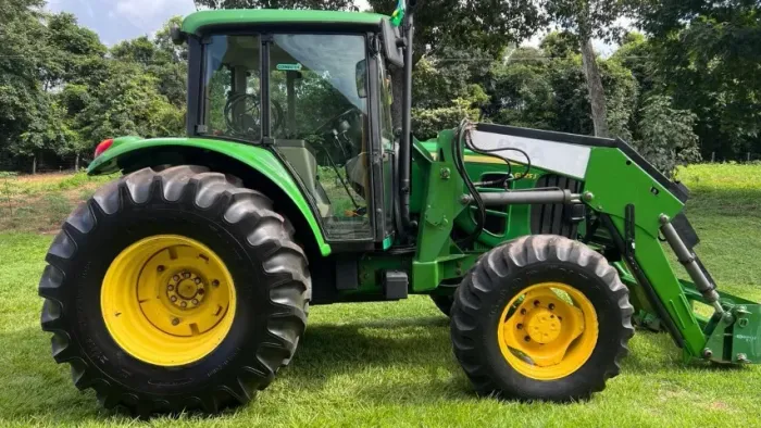 Trator John Deere 6.125J - ano 2016/2017