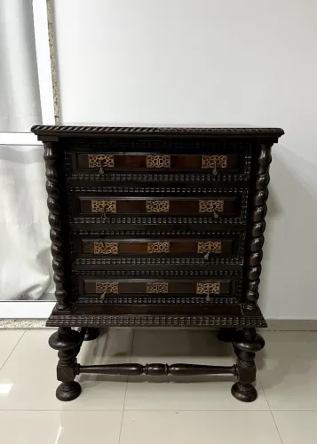 Cômoda Colonial Manuelino