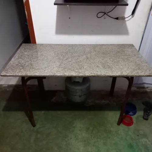 MESA DE MARMORE COM 4 CADEIRAS