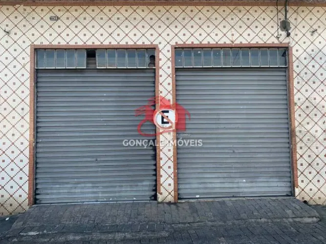 SALÃO COMERCIAL COM APROXIMADAMENTE 22m² PARA FINS DIVERSOS.