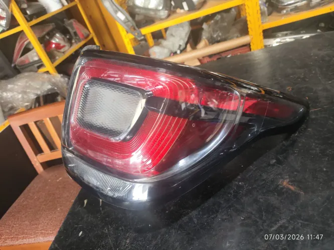 Lanterna direita Fiat Strada 2020 2021 2022 2023 2024 2025