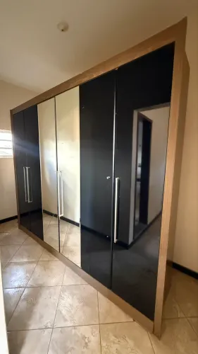 Guarda roupa, 6 portas, com espelho