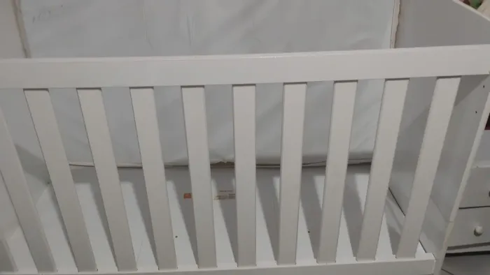Vendo Berço novo com colchão e ninchos grátis 