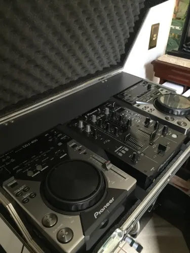 EQUIPAMENTO DE DJ