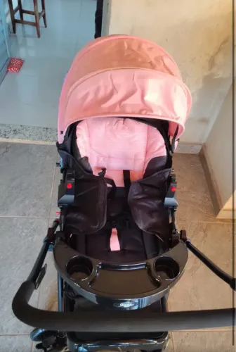 Carrinho de bebê Cosco menina 