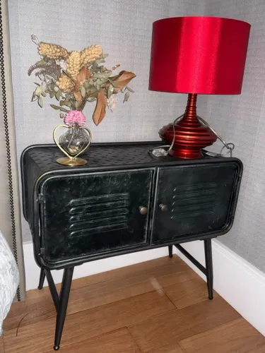 Mesa de Cabeceira Industrial em Metal Preto - Estilo Vintage/Loft