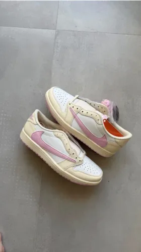 Air Jordan 1 Low x Travis Scott Shy Pink