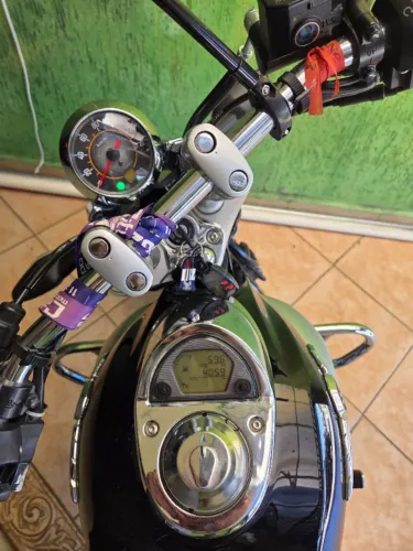 Moto impecável, baixa quilometragem, pronta para rodar, ideal para uso urbano