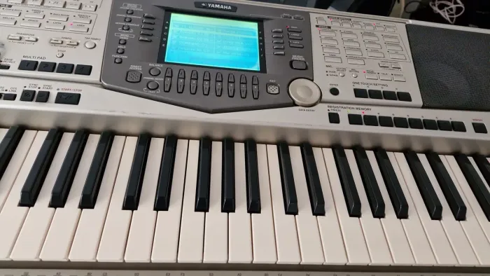 Teclado yamaha PSR 2000