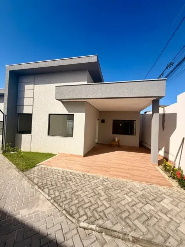 Casa térrea à venda com 2/4 em condomínio. Lauro de Freitas- Bahia.