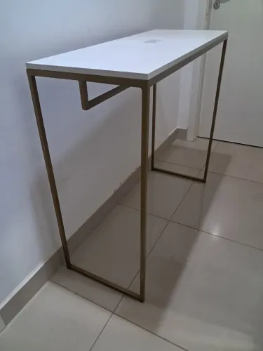 Vendo mesa em metalon.