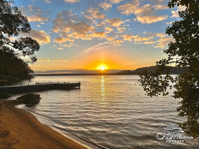 Casa à venda na Lagoa da Conceição, Florianópolis - com vista para a Lagoa