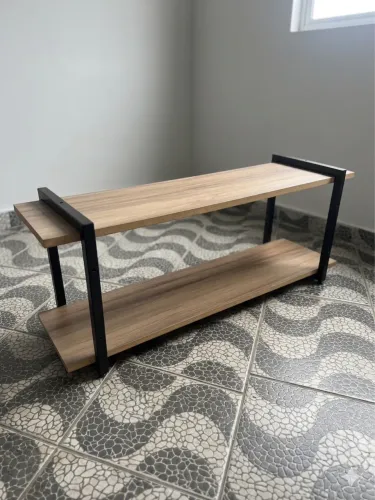 Prateleira em MDF 15 mm, cor Nogal Sevilha, medindo 90 cm x 22,4 cm