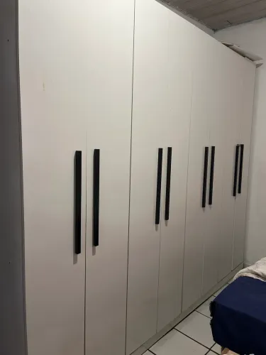 Vende-se guarda-roupa 8 portas