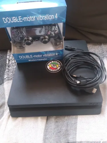 Vendo um ps4 todo filé no precinho pra vender hoje quem tiver interesse chame no WhatsApp