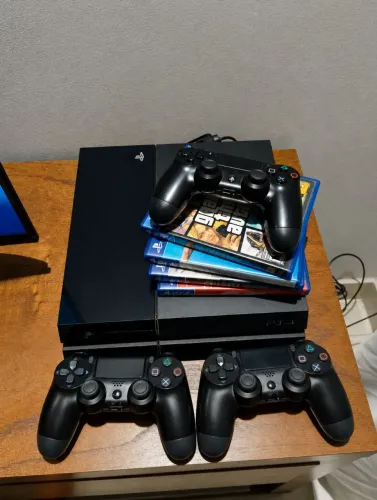 PS4 FAT + 11 JOGOS MIDIA FISICA E DIGITAL (legenda)