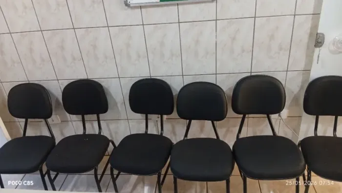 CADEIRA DE ESCRITORIO FIXA PRETA R$ 100,00 UNIDADE