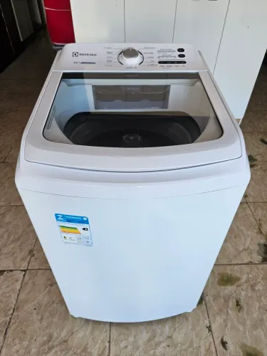 Máquina conservada 14 kg bate e seca toda original funcionando perfeitamente