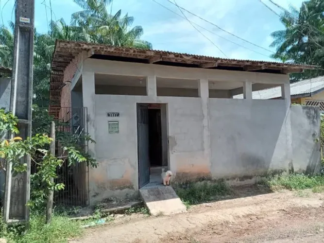 Troco essa casa, localizada no bairro universidade, troco por outra na zona sul
