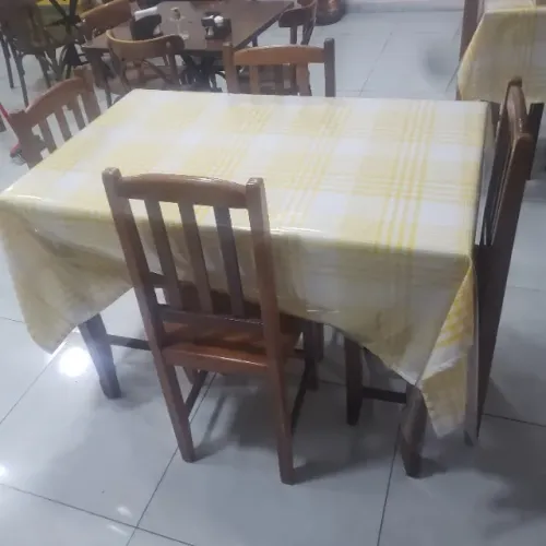 Jogo de mesa em madeira