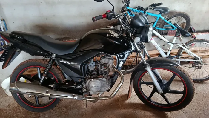 Vendo ou troco em outro moto de preferência modelo Honda elite automática.