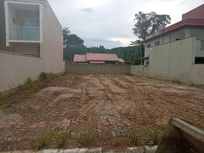 Terreno 325m² em Canto Grande, Bombinhas - Próximo ao mar - R$ 650 mil