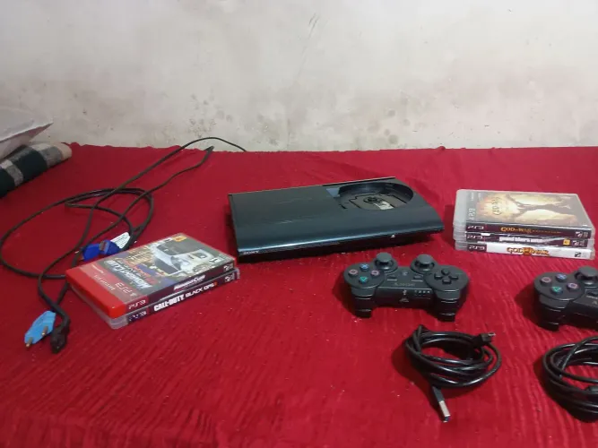 ps3 250gb perfeito estado funcionando 100% completo com alguns jogos