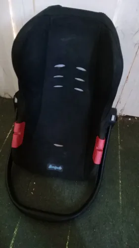Bebê conforto, está com Completo, só com marcas de uso, Não entrego posso enviar por app!