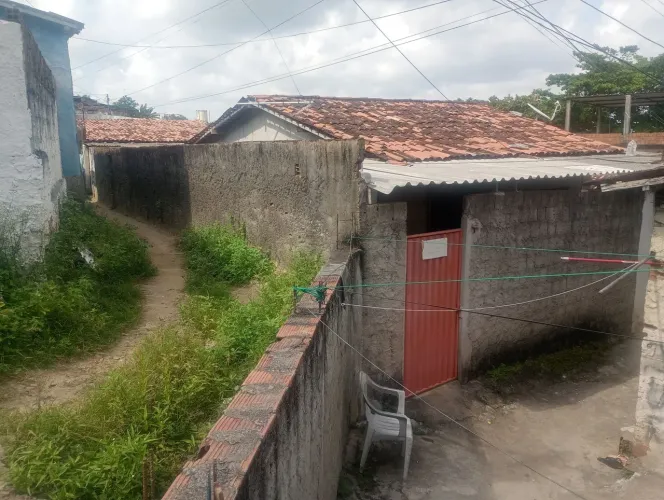 Duas casas para vender ou trocar, se for do meu interesse, funcionário 3