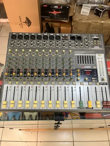 Mesa de Som Amplificada Arcano AR-MPEG1222-FX 12 Canais 200W - Usada