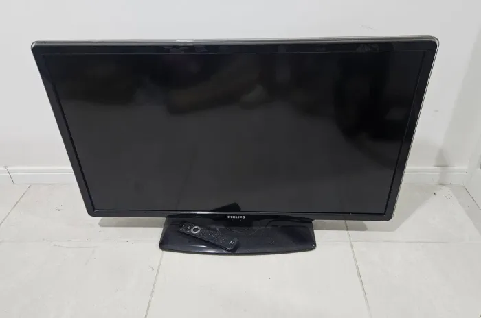 TV Philips 42' PFL7404D (P/REPARO)