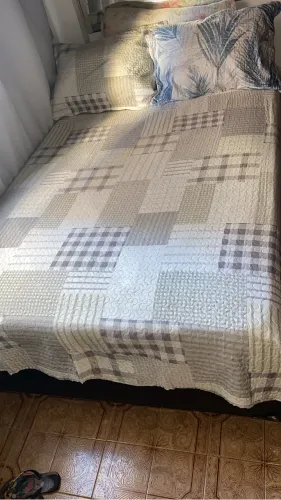 Vendo cama medidas 1,38 por 1,85 meia viúva 