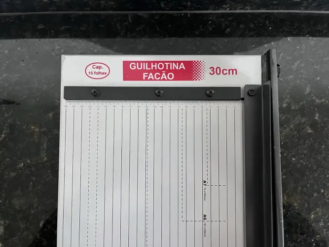Guilhotina Lassane 30cm - Corte até 15 Folhas - Base 255x295mm