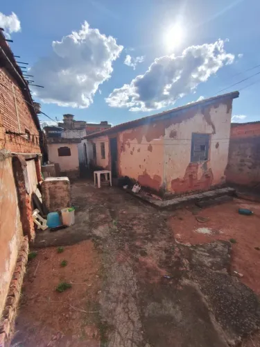 Vende se 2 barracão Lote 112 m2 Bairro Vila Ipiranga próximo do Villeford