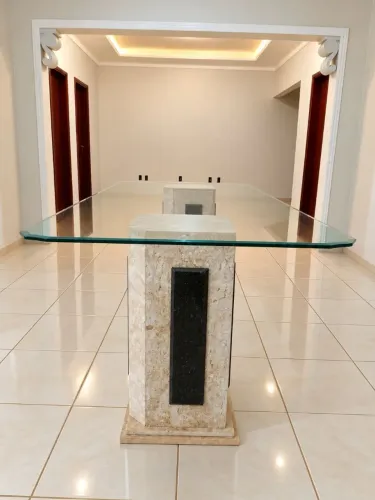 Mesa de Jantar 6 Lugares | Mármore Bege Bahia + Granito Verde Ubatuba | Vidro 15mm