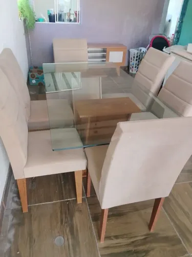 Vendo mesa com 6 cadeira entrego
