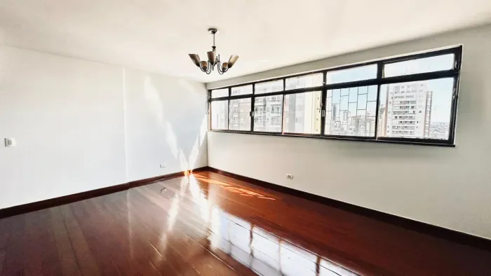 Apartamento, 3 qt c/ 1 suíte, 150 m2 , no 14° andar, o que garante um apartamento super ar