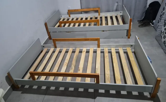 2 Cama de solteiro uma com auxiliar