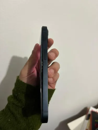 Vendo IPhone 13 usado com defeito de bateria